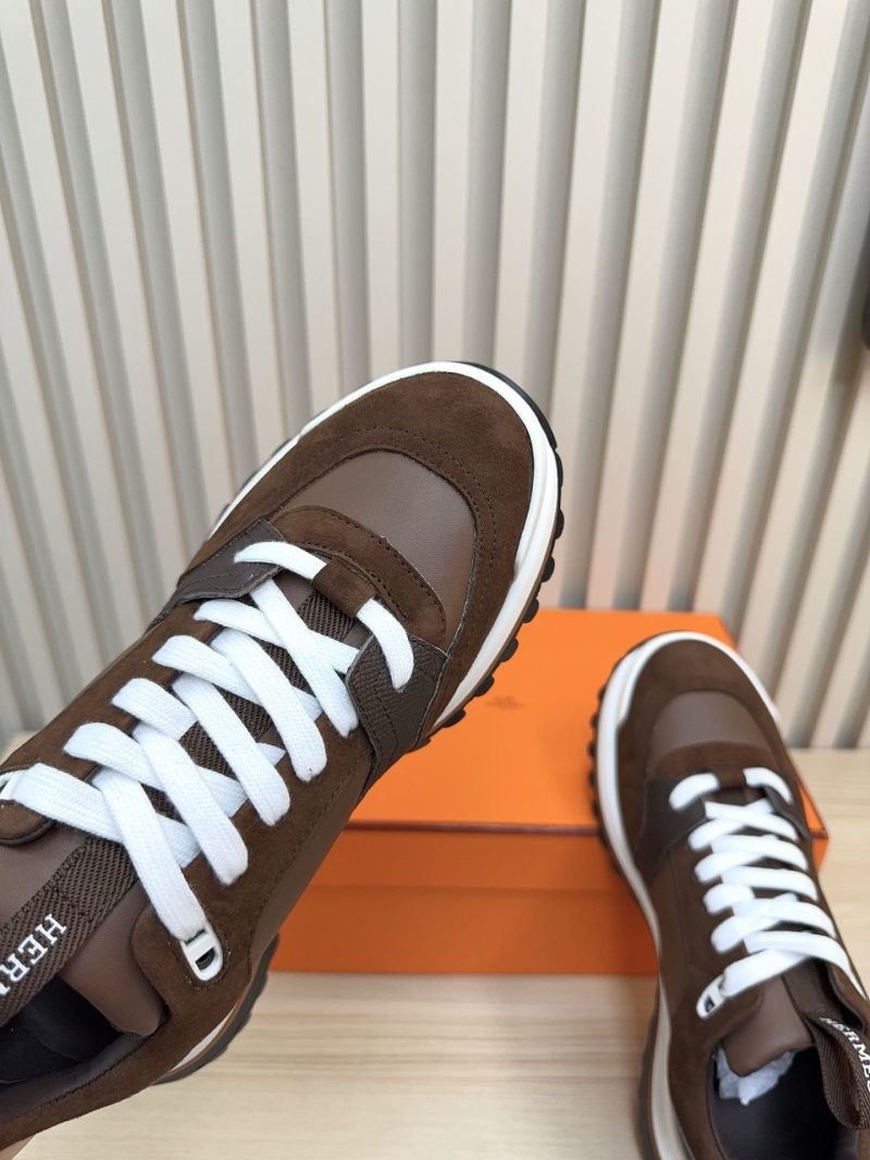 H**me5 sneaker